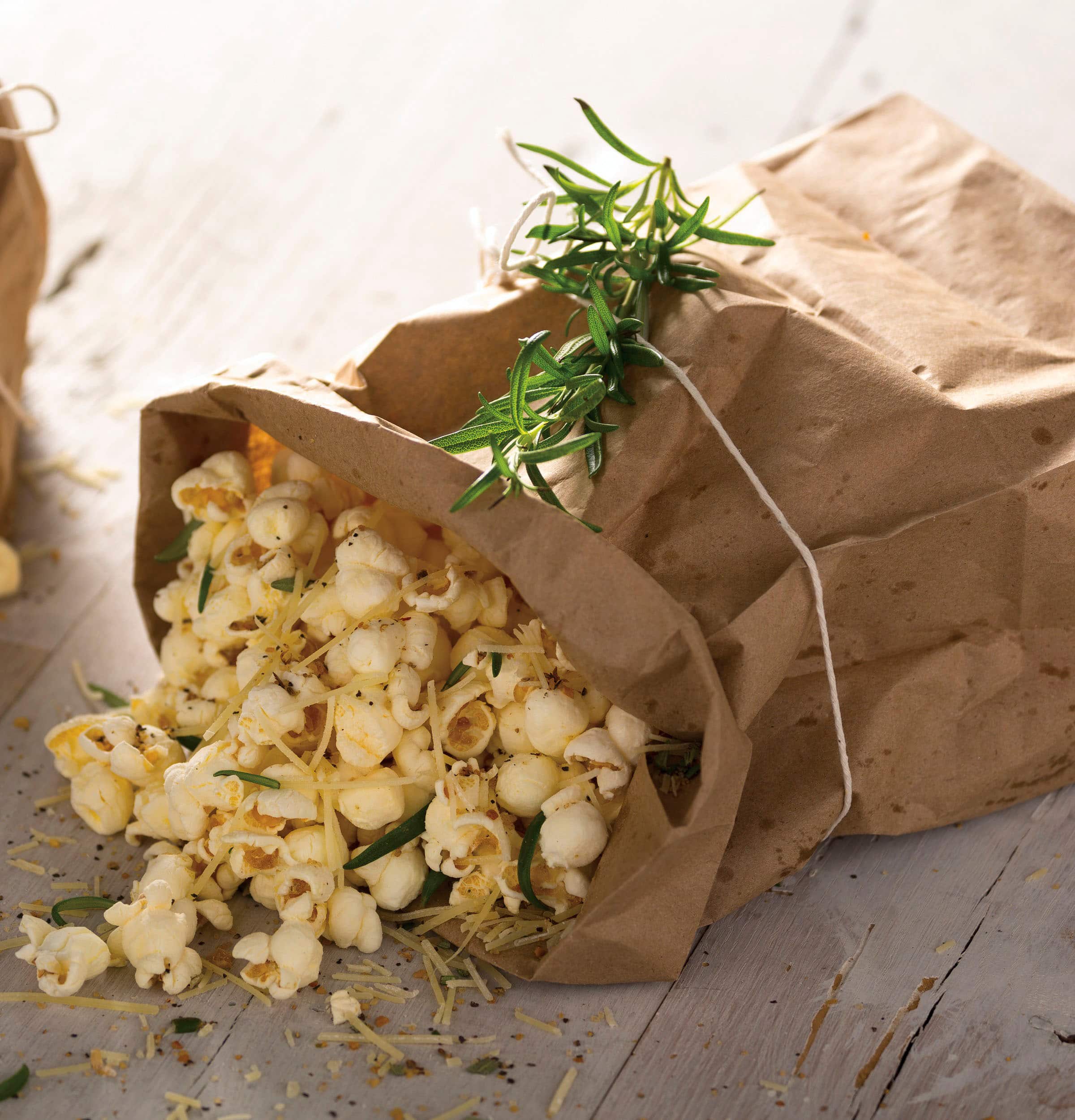 GE - 1.4 Cu. Ft. Countertop Microwave with Sensor Cooking and Defrost - Black - Image 4