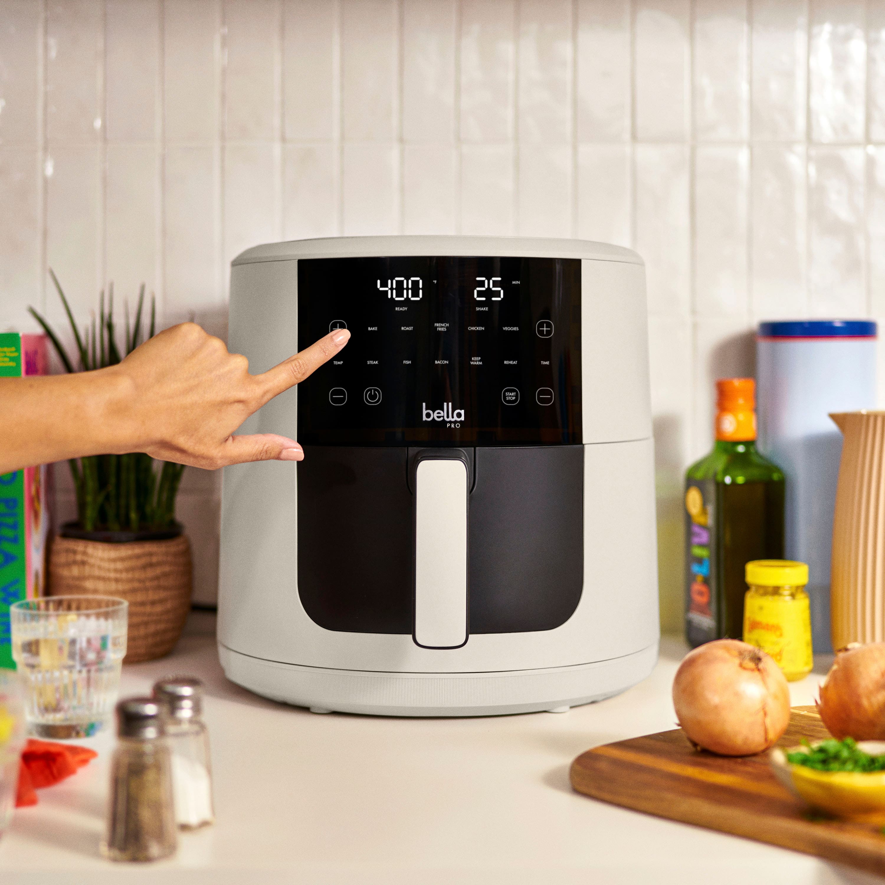 bella PRO - SmartCrisp 8-qt. Touchscreen Air Fryer - Oatmilk - Image 3