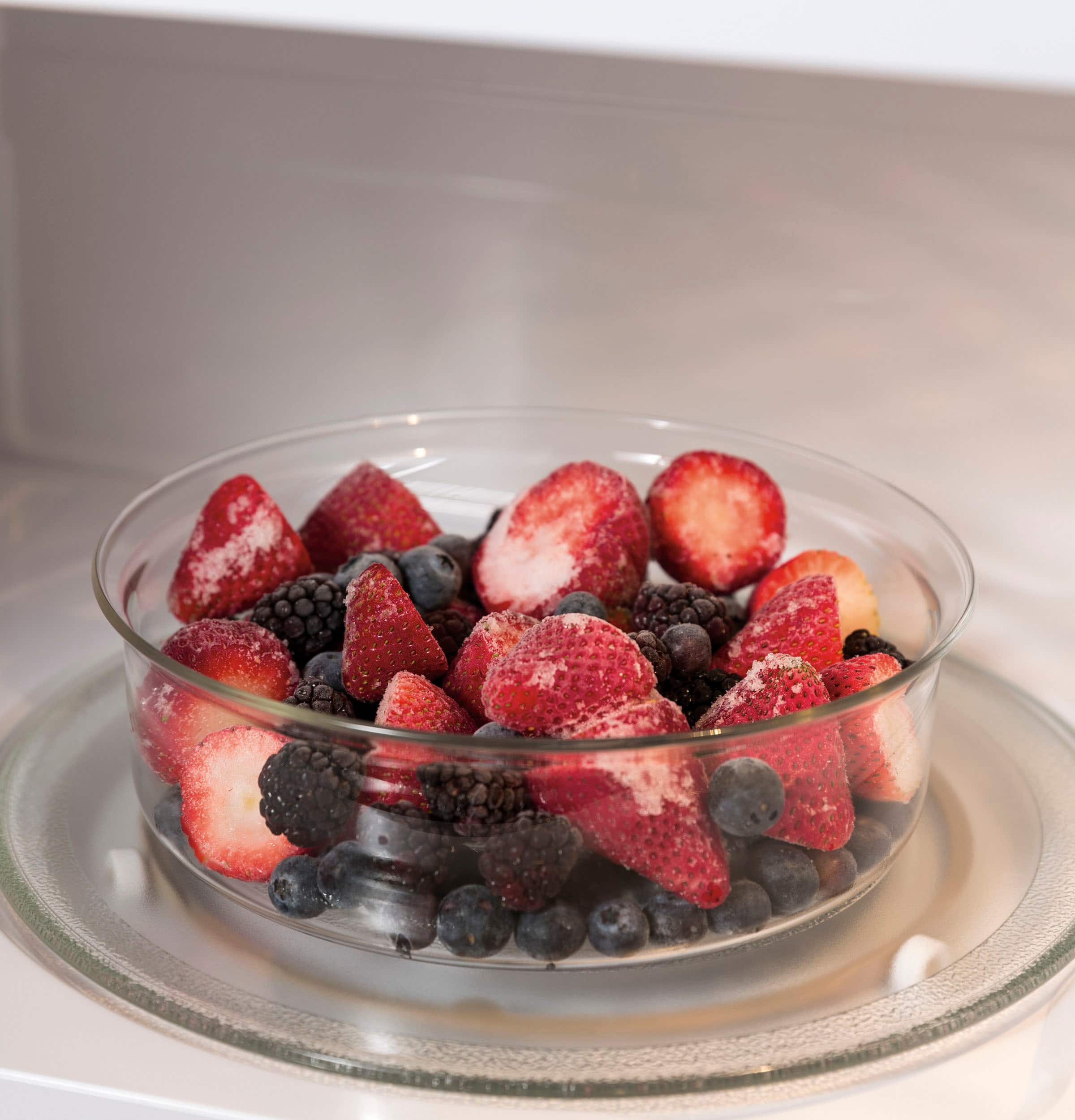 GE - 1.4 Cu. Ft. Countertop Microwave with Sensor Cooking and Defrost - Black - Image 6