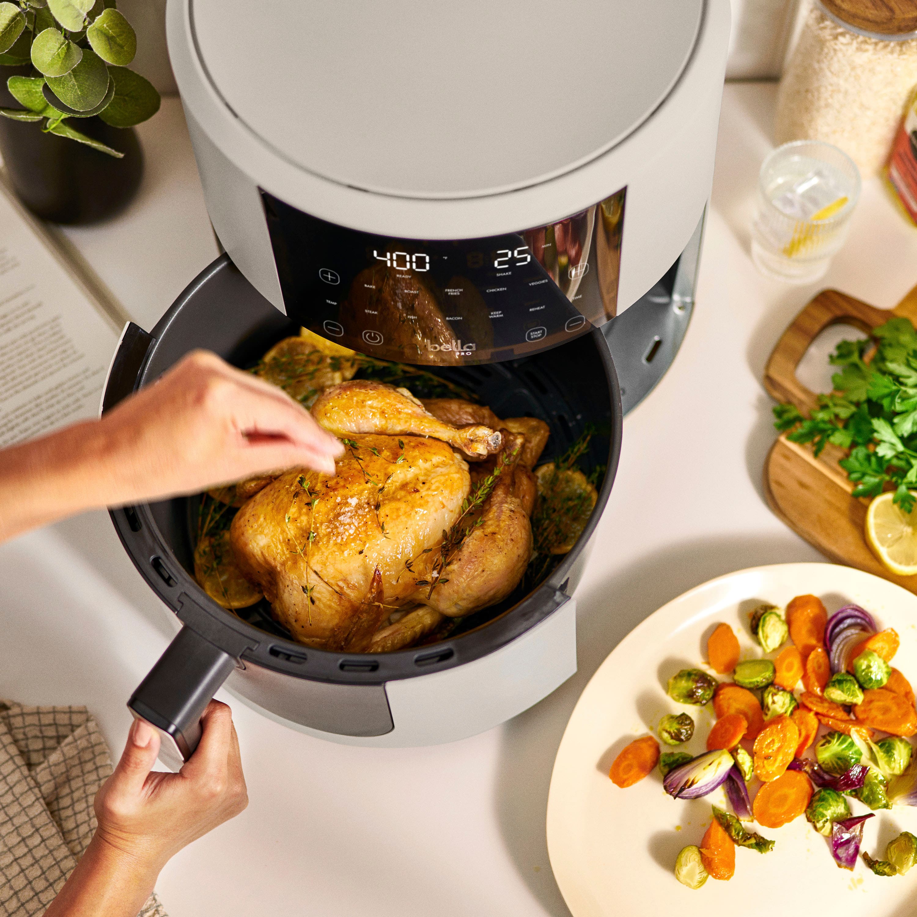 bella PRO - SmartCrisp 8-qt. Touchscreen Air Fryer - Oatmilk - Image 2