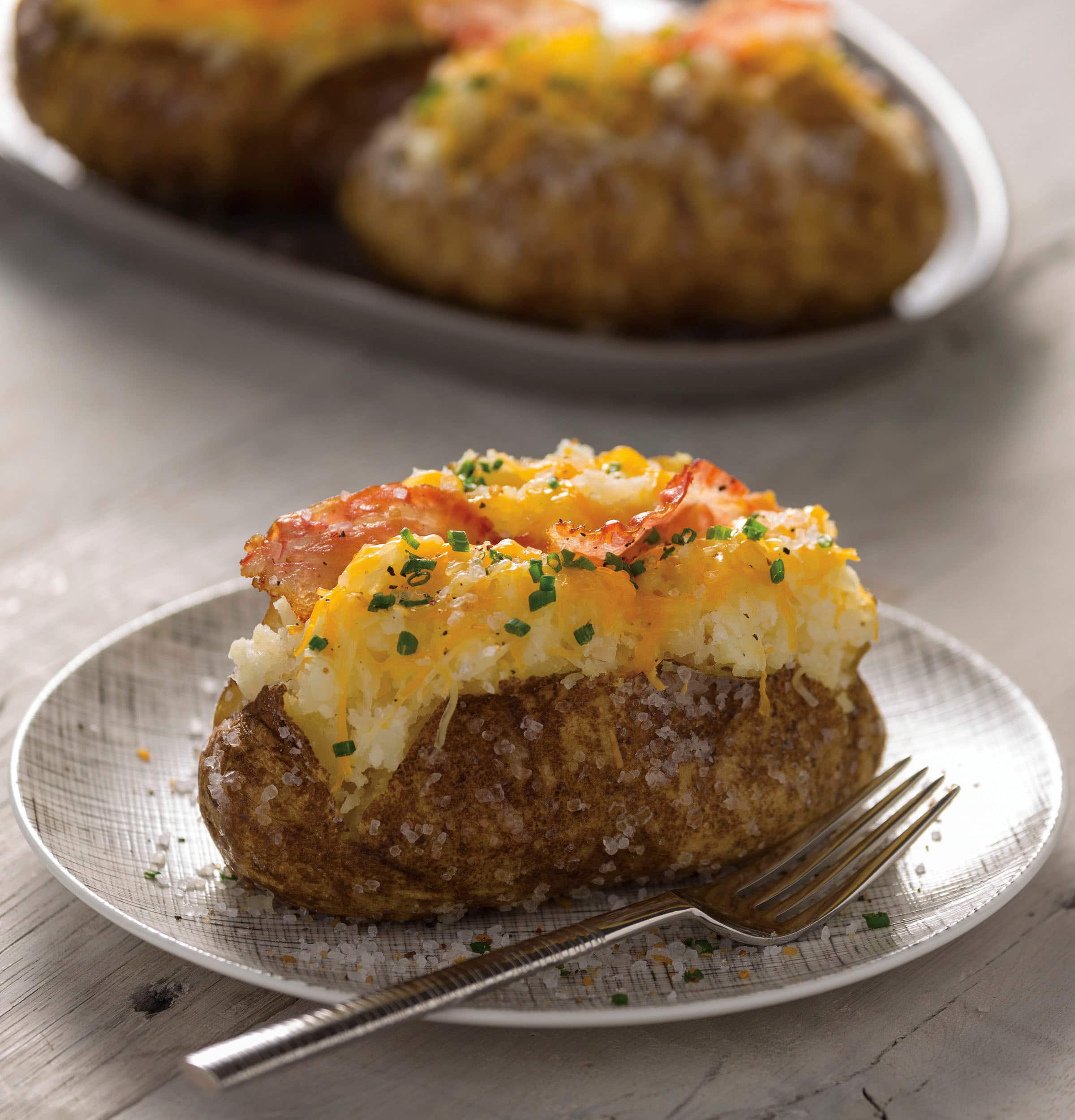 GE - 1.4 Cu. Ft. Countertop Microwave with Sensor Cooking and Defrost - Black - Image 2