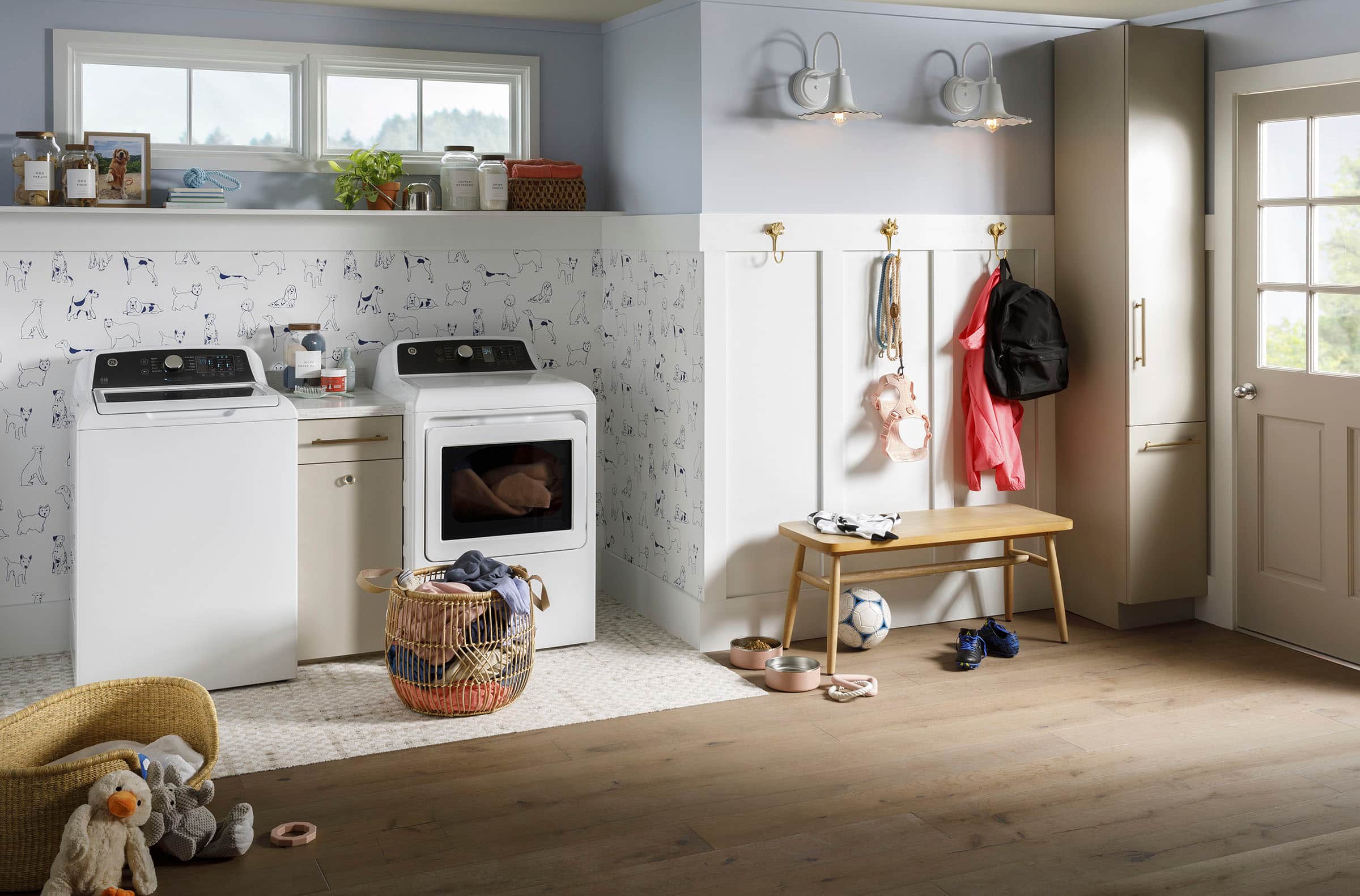 GE - 7.4 Cu. Ft. Gas Dryer with Sensor Dry - White with Matte Black - Image 8