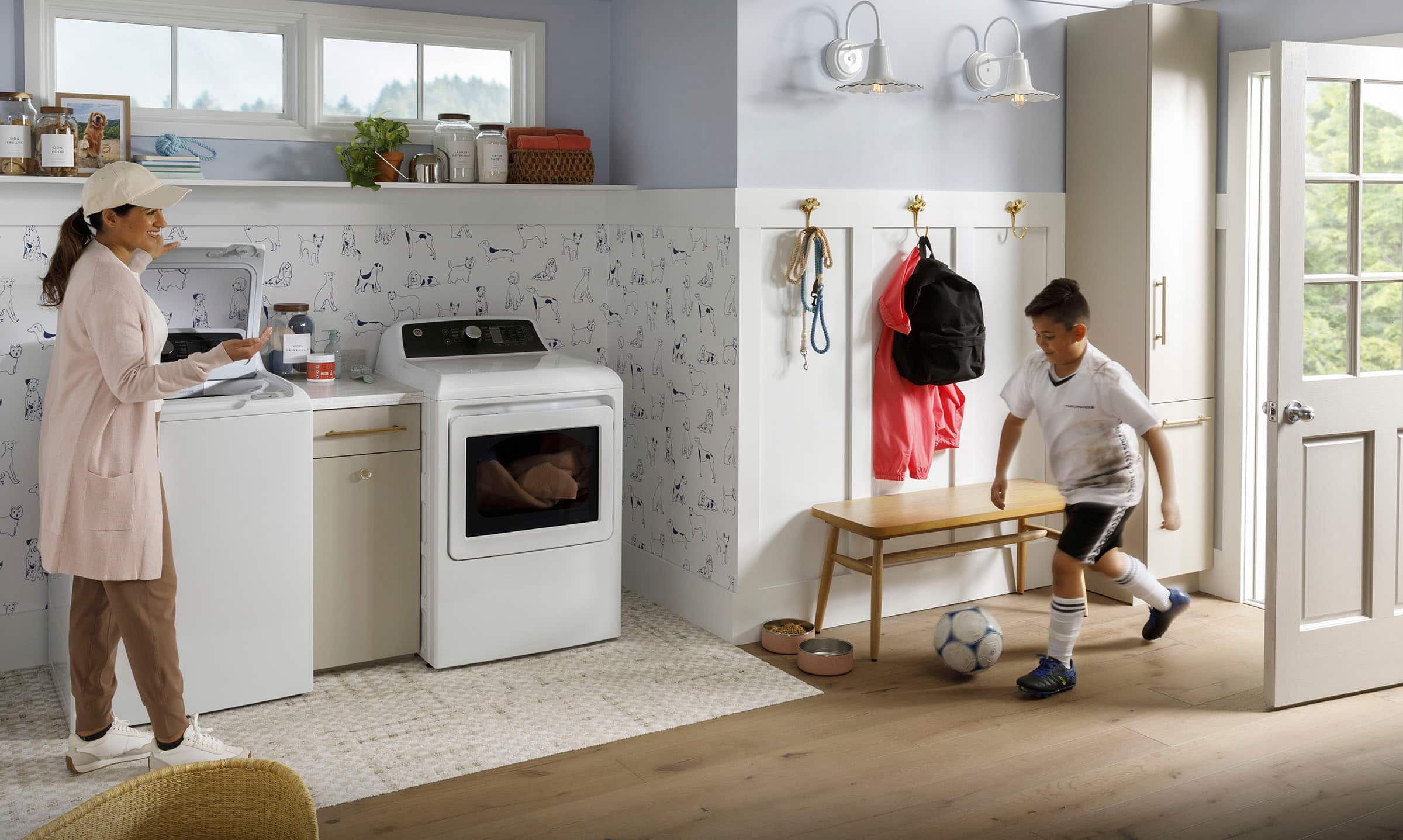 GE - 7.4 Cu. Ft. Gas Dryer with Sensor Dry - White with Matte Black - Image 11