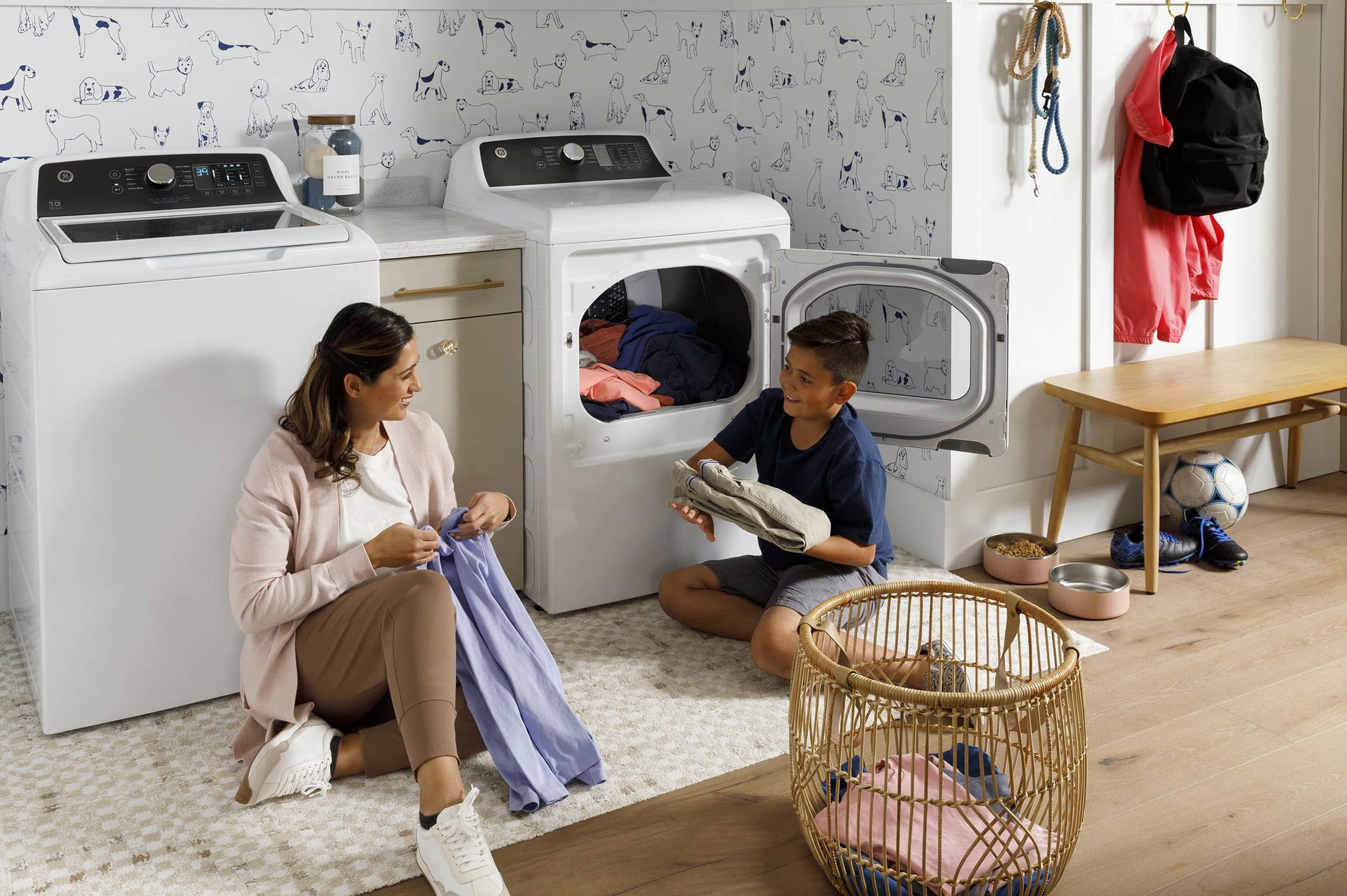 GE - 7.4 Cu. Ft. Gas Dryer with Sensor Dry - White with Matte Black - Image 18