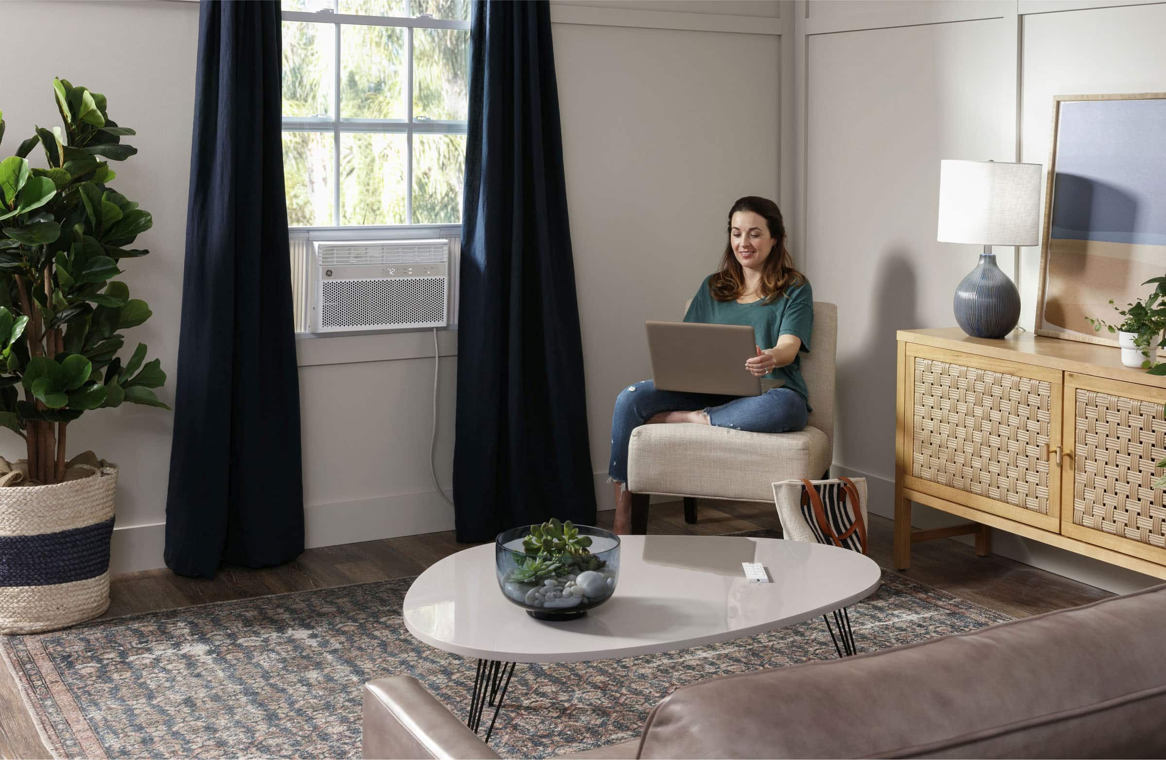 GE - 550 Sq. Ft. 12000 BTU Smart Window Air Conditioner - White - Image 3