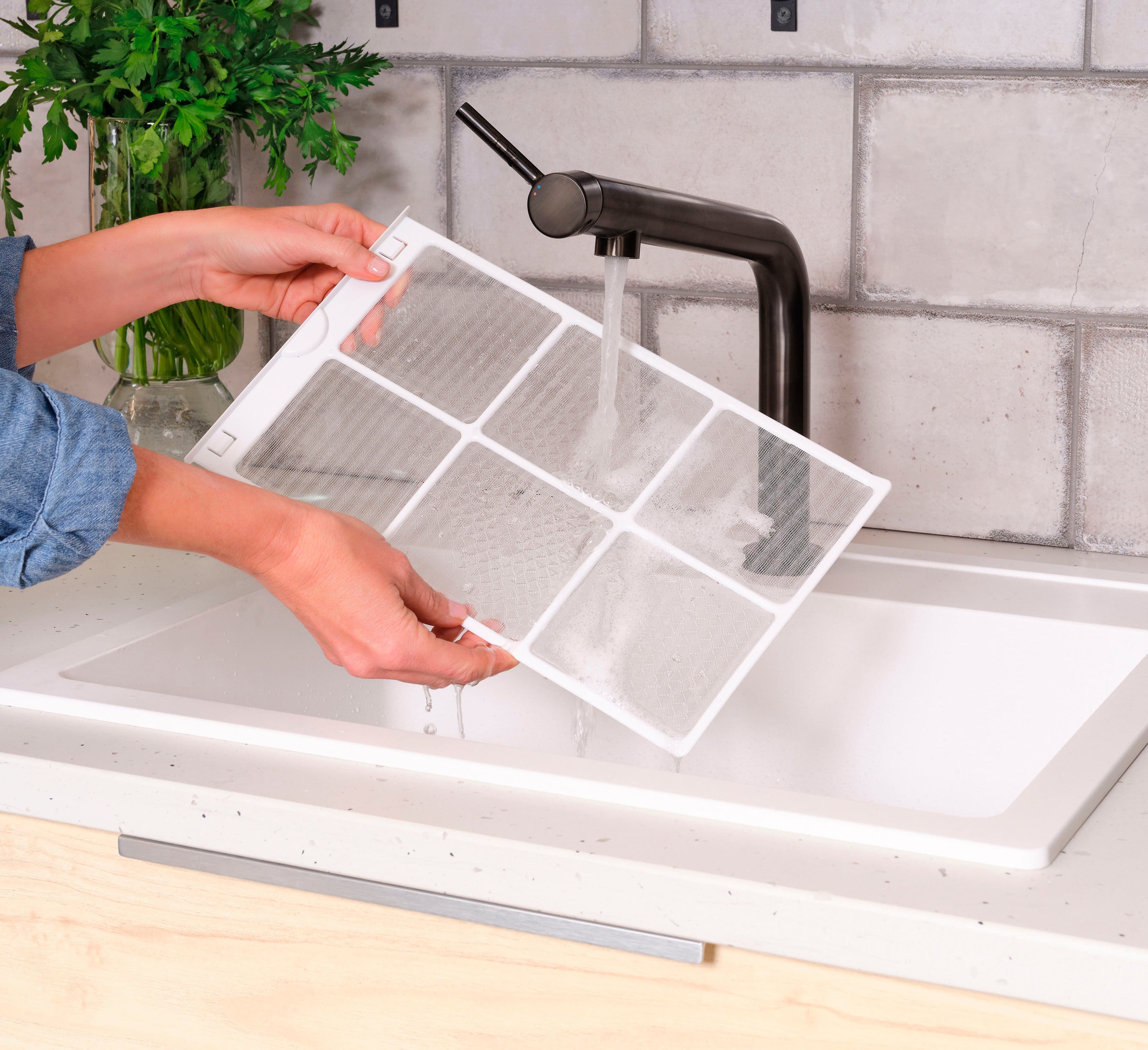 GE - 450 Sq. Ft. 10100 BTU Smart Window Air Conditioner - White - Image 6